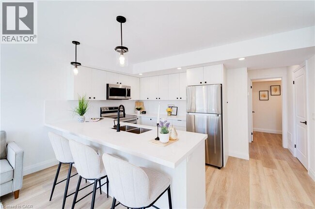 Building Photo - 825 Stirling Ave S