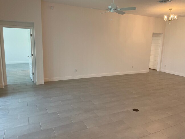 Building Photo - 2412 Manisha Ln