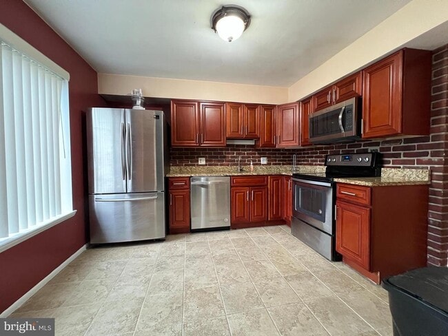 Building Photo - 5880 Whisper Way