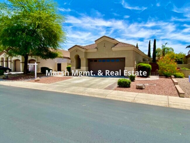Foto del edificio - Very nice home with 2 bedrooms plus a den ...