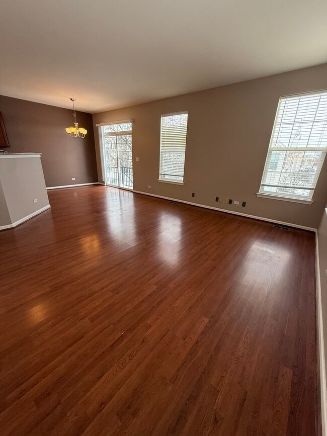 Building Photo - 924 Summit Creek Dr