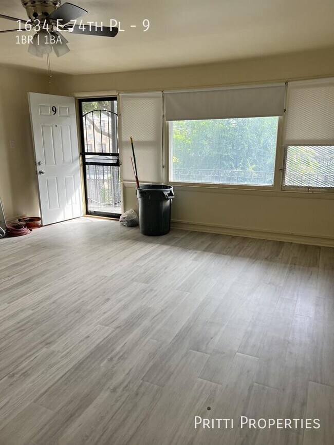 Building Photo - Updated 1 Bed 1 Bath in South Shore