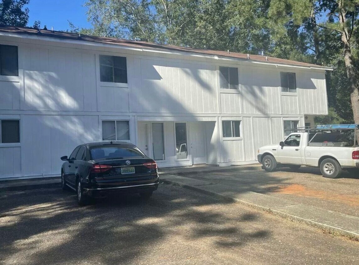 1100 West Newton Street, Unit 2 Apartment for Rent in Dothan, AL