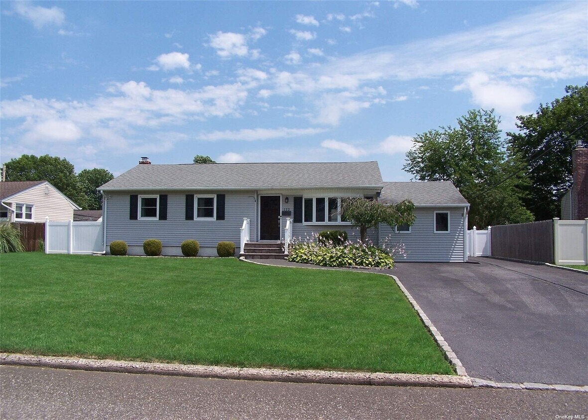 112 Wagon Ln, Centereach, NY 11720 House Rental in Centereach, NY