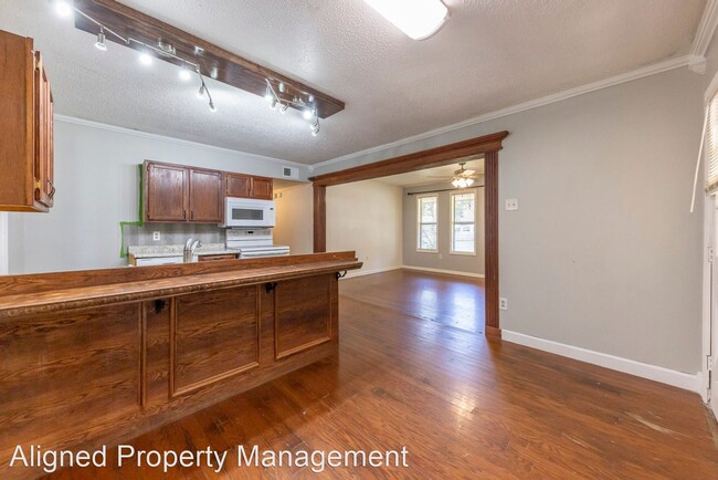 Building Photo - 4 br, 2.5 bath House - 1007 N Holly St.
