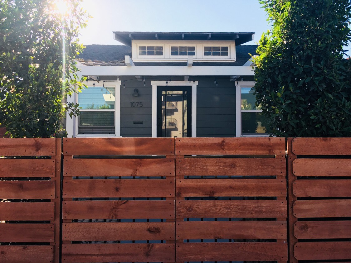 Primary Photo - 1079 Redondo Ave