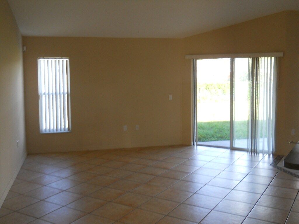 Building Photo - 919 Albertville Ct