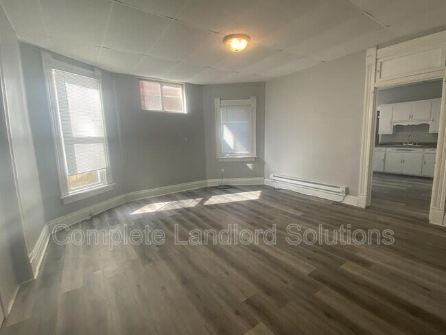 Foto del edificio - 121 Gilbert Ave