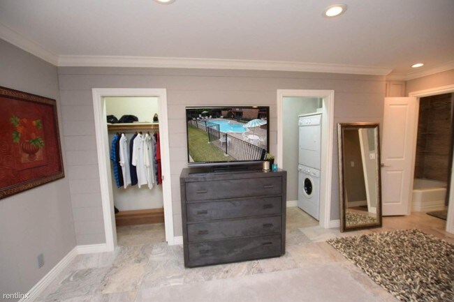 Building Photo - 3 br, 3 bath Condo - 543 E Arrow Hwy Apt 46
