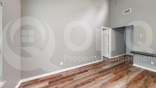 Building Photo - 2420 Moneda St