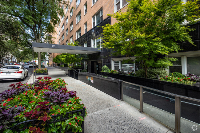 Entrance - Bryn Mawr Apartments