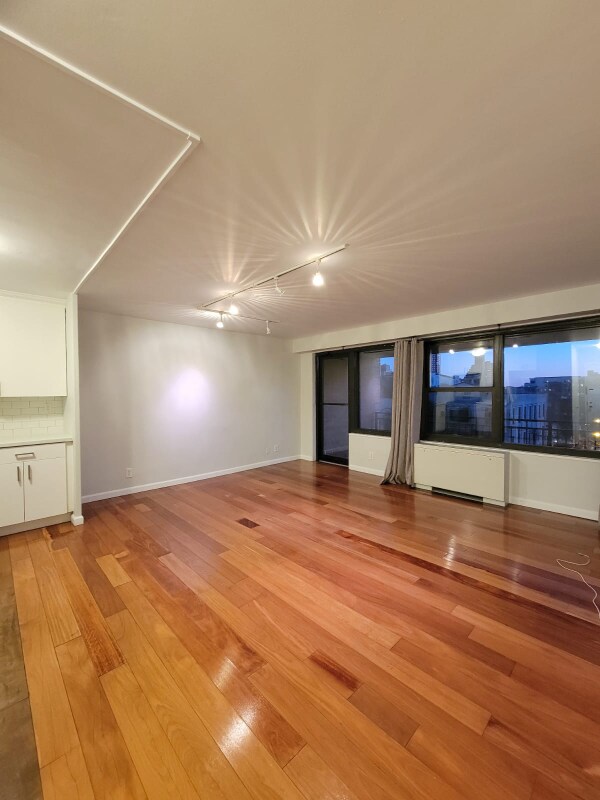 Foto del edificio - 135 Montgomery St