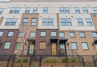 Building Photo - 201 New St