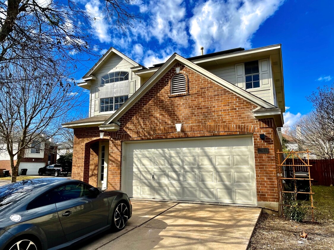 Primary Photo - 13400 Rossello Dr