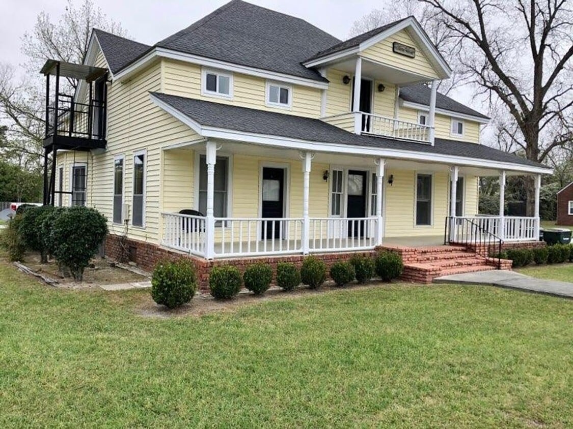 Primary Photo - 212 W Lee St