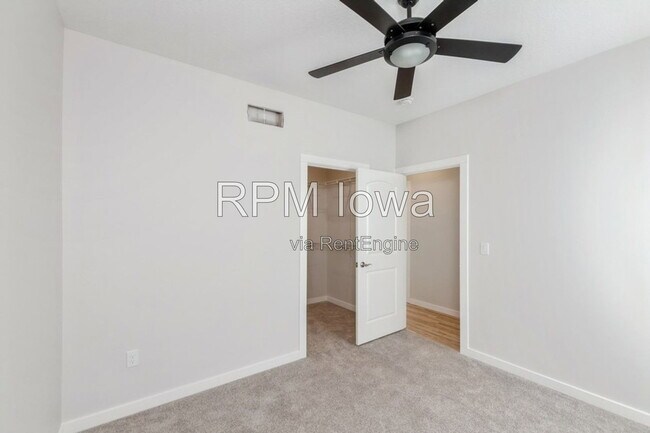 Foto del edificio - 6810 Bright St
