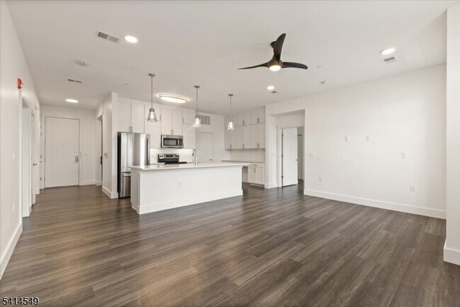 Building Photo - 450 Springfield Ave