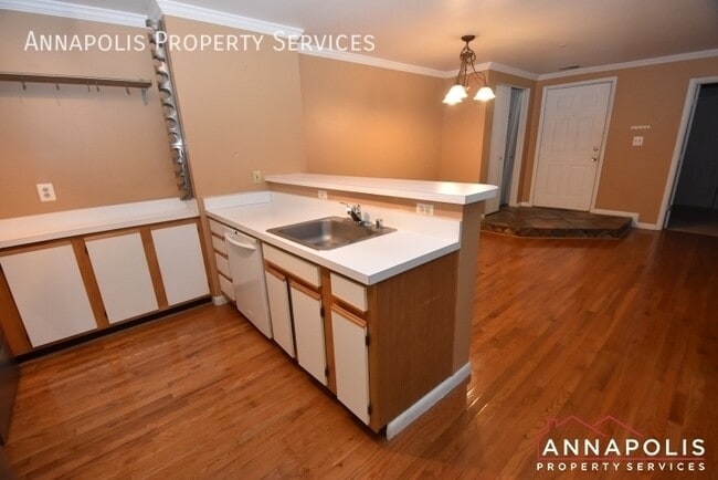 Building Photo - 10 Greystone Ct