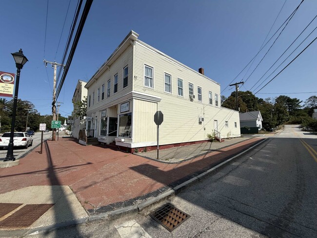 Building Photo - 141 Main St