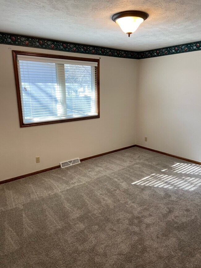 Bedroom - 13835 Greenfield Rd