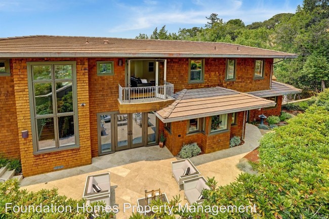 Building Photo - 5 br, 4 bath House - 16 Walters Rd.