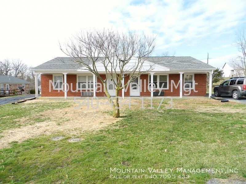 Primary Photo - 102 Price Dr