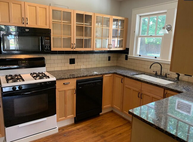 Foto del edificio - 2146 McClintock Rd