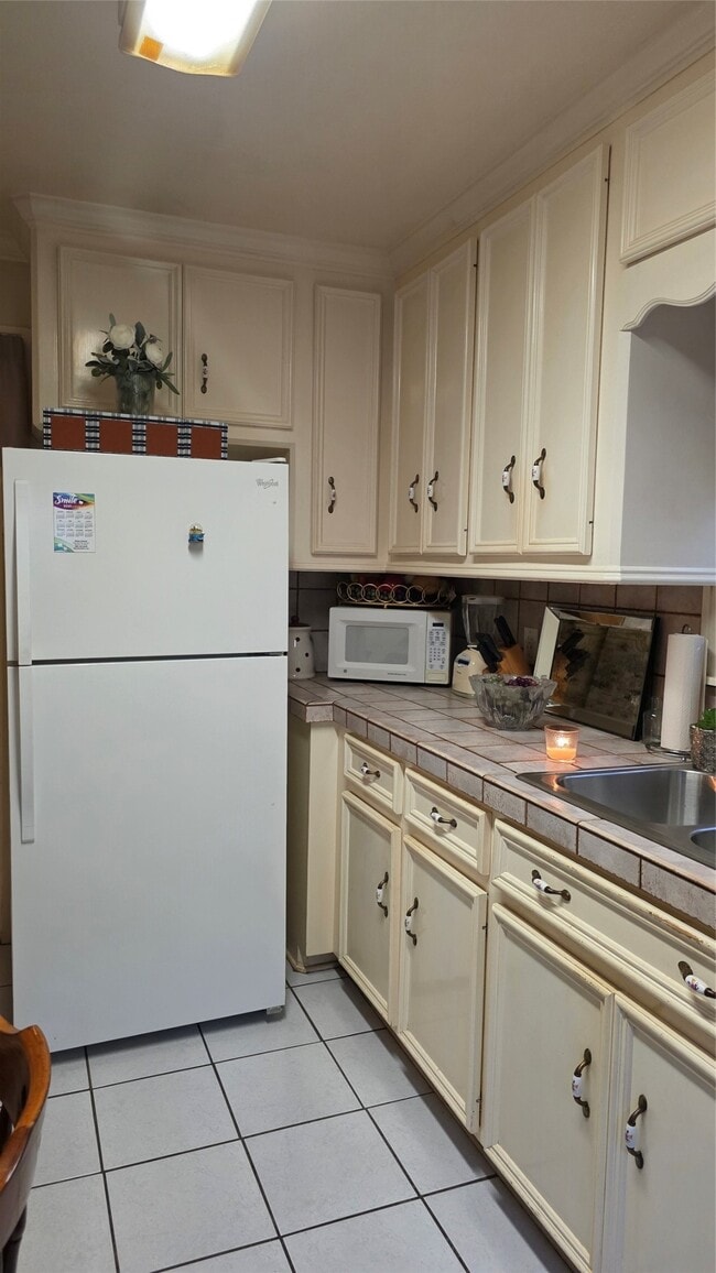 Building Photo - 5234 Mulford St