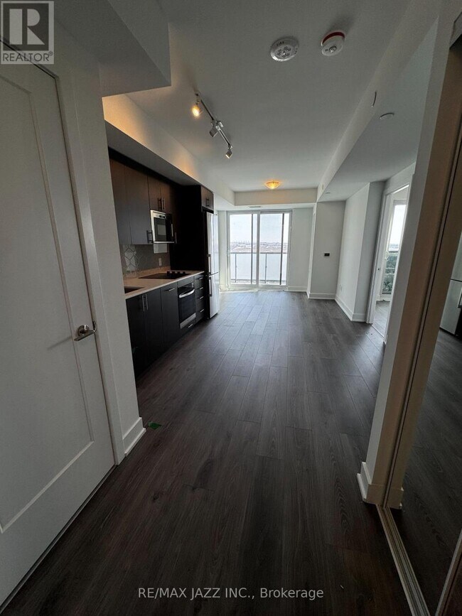 Photo du bâtiment - 2545-2545 Simcoe St N