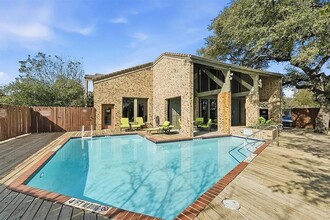 Building Photo - 8888 Tallwood Dr