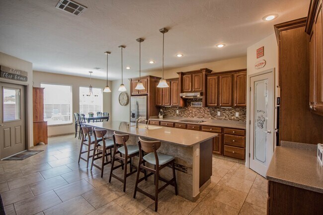Foto del edificio - Spacious, Charming Home