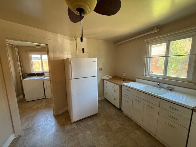 Building Photo - 1497
