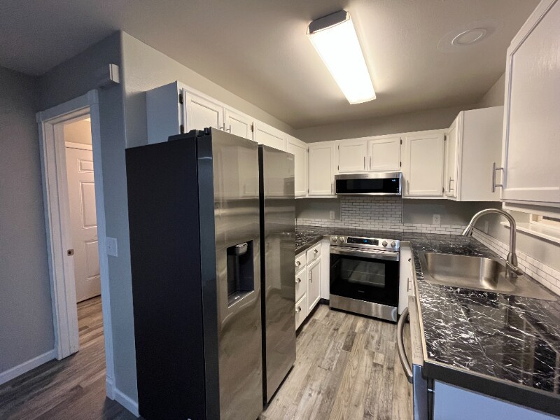 Foto principal - 2400 Leo Ave