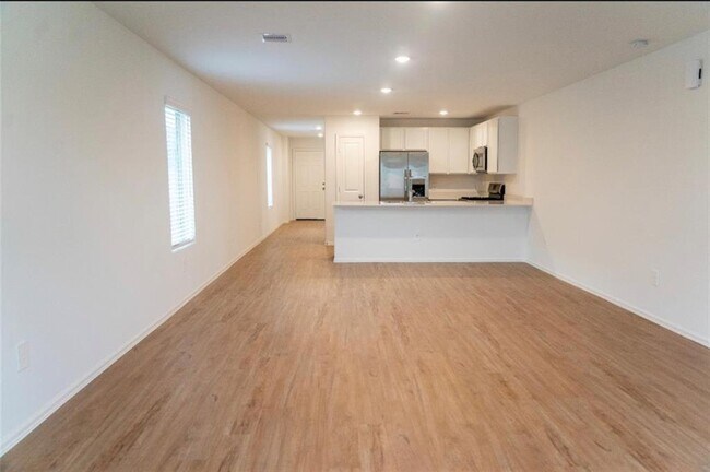 Building Photo - 1331 Bougainvillea Dr