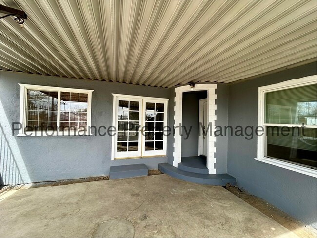 Building Photo - Charming 3 Bed/2 Bath Home w/ MIL Suite an...