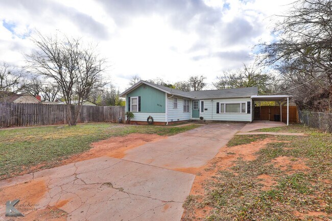 Building Photo - 3 bedroom FULL RENOVATED in 2023! ALL APPLIANCES provided!