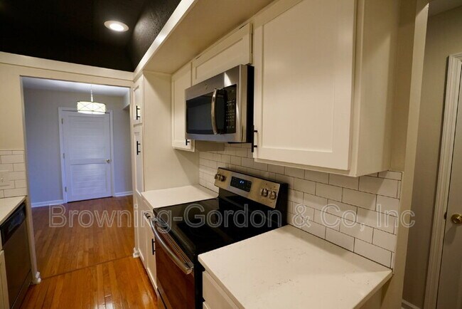 Building Photo - 5025 Hillsboro Pike