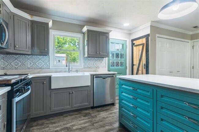 Foto del edificio - 292 Plum Springs Rd