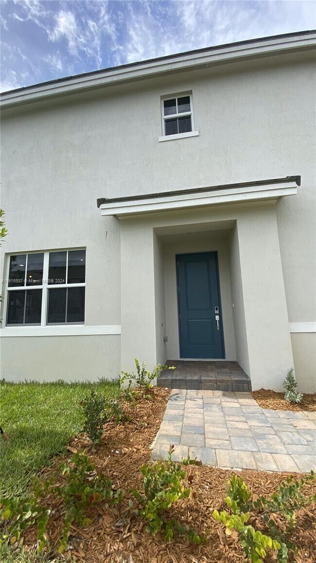 Building Photo - 125 SW 171st Ave