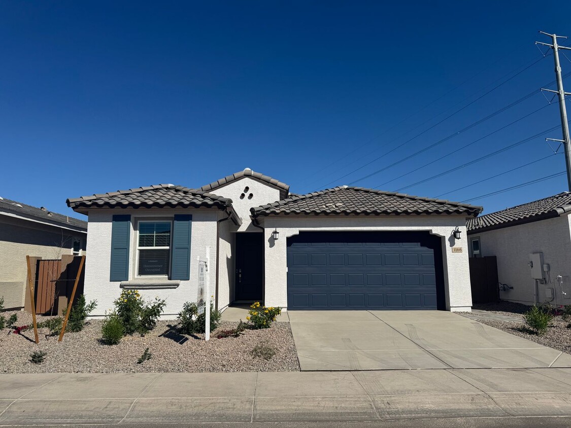 Primary Photo - BRAND NEW 5 BEDROOM HOME IN MIDDLE VISTA: ...