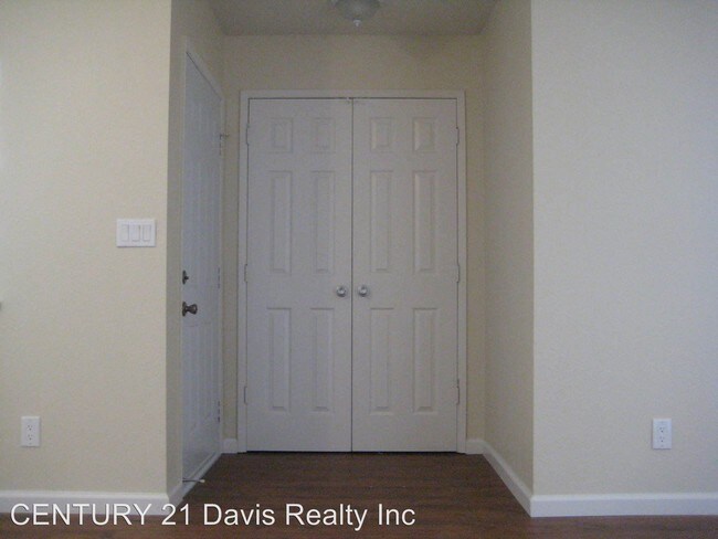 Foto del edificio - 2 br, 1 bath Apartment - 663 Whiting St #3