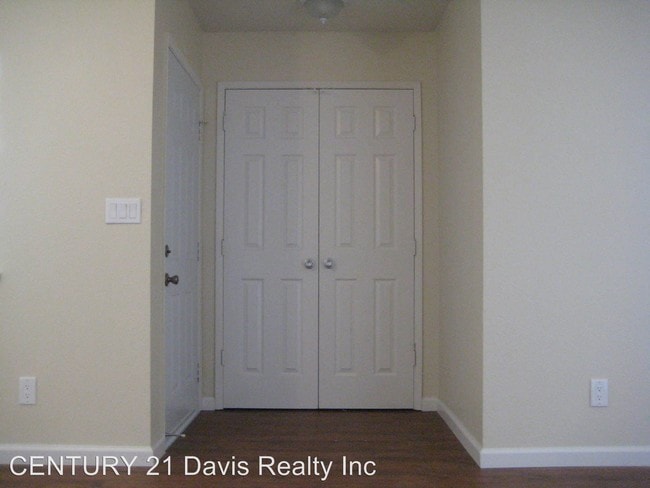 Building Photo - 2 br, 1 bath Apartment - 663 Whiting St #3