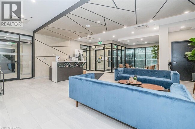 Photo du bâtiment - 60 Charles St W