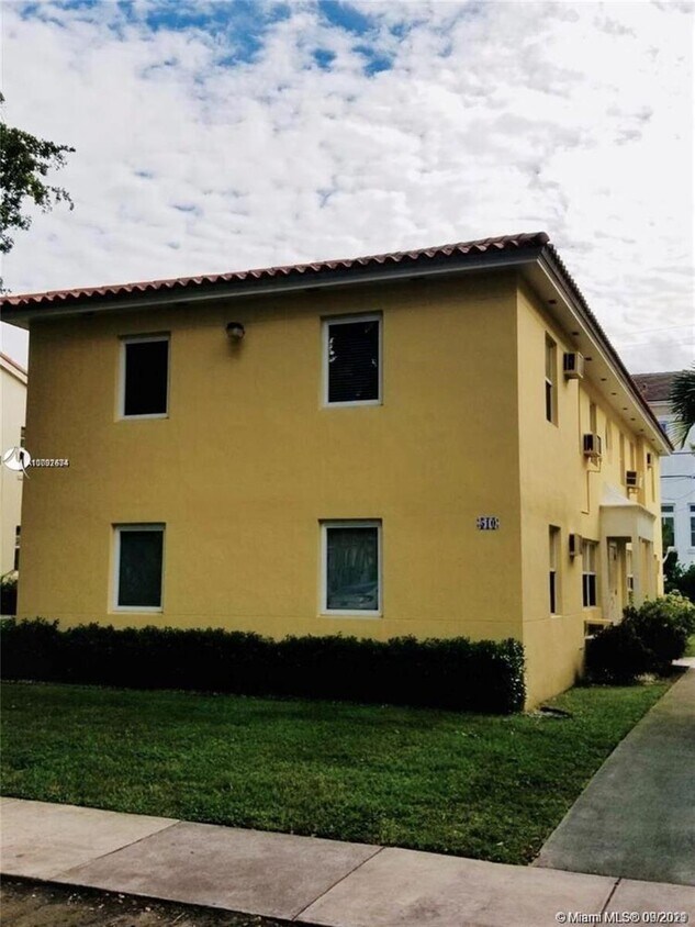 Primary Photo - 510 Santander Ave