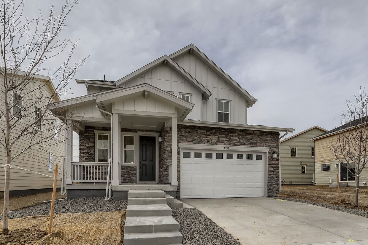Foto principal - New Single Family Home with state-of-the-a...