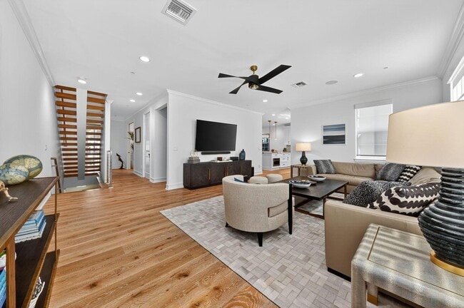 Photo - 121 Lily Ln Townhome