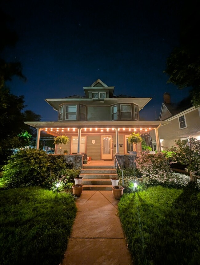 Foto del edificio - 437 Pleasant St SE
