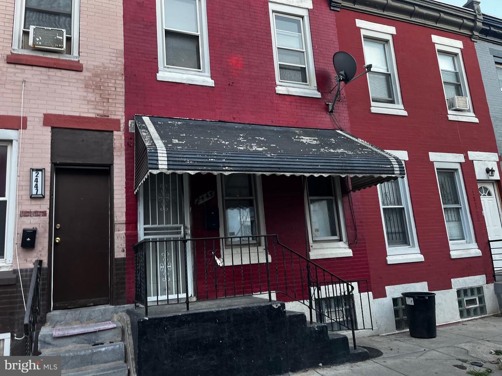 Foto principal - 2445 N Bancroft St