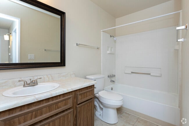 2BD, 1BA - Bathroom - Grand Resort Apartments