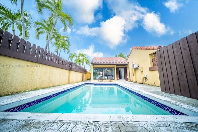 Foto del edificio - 20429 NE 10th Ct Rd